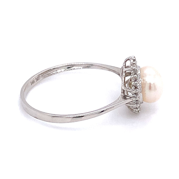 Anillo de perla con diamante en oro blanco 14kt.  ANTES:  $499.00