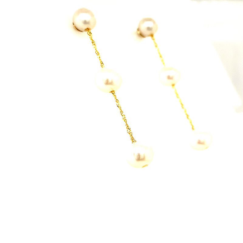 Aretes de perlas blancas en oro amarillo 14kt.