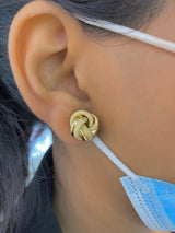Aretes (nudos) en oro amarillo 10k
