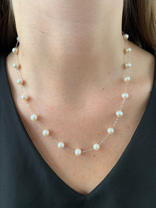 Collar de perlas blancas en oro blanco 14kt. 45cm  ANTES:  $299.00