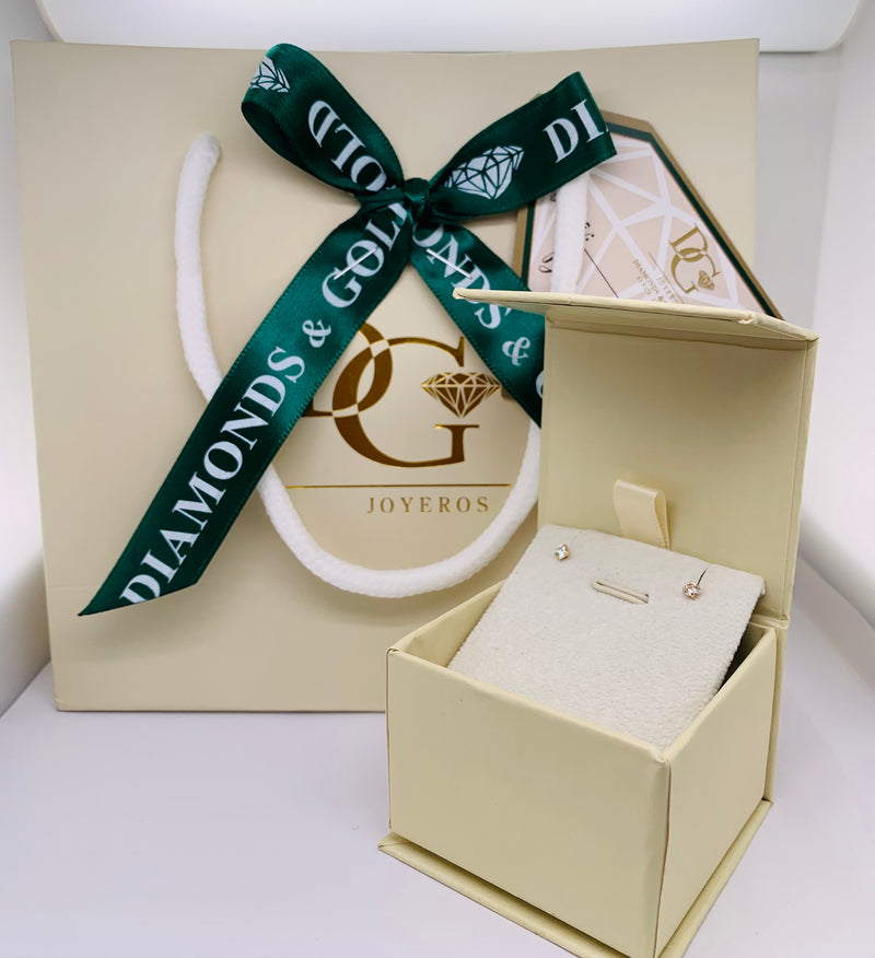 Aretes para bebés con circones en oro amarillo 18kt.