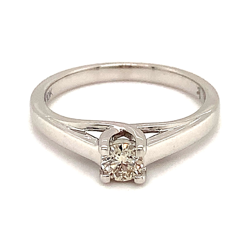 (SOFIA) Anillo con diamante en oro blanco 10kt.